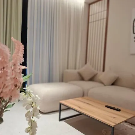 Golden Tower Apartment *