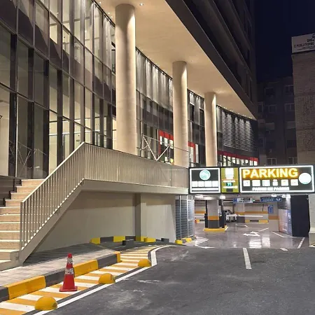 Golden Tower Apartment *