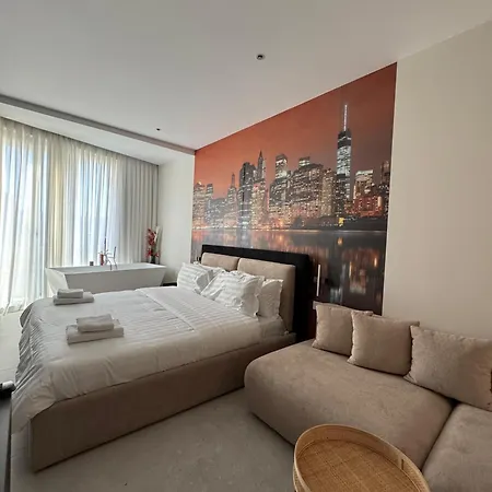 Golden Tower Apartment *