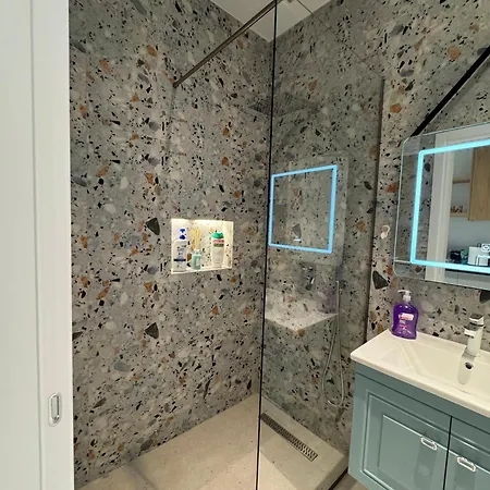 B41 Luxury Apartment